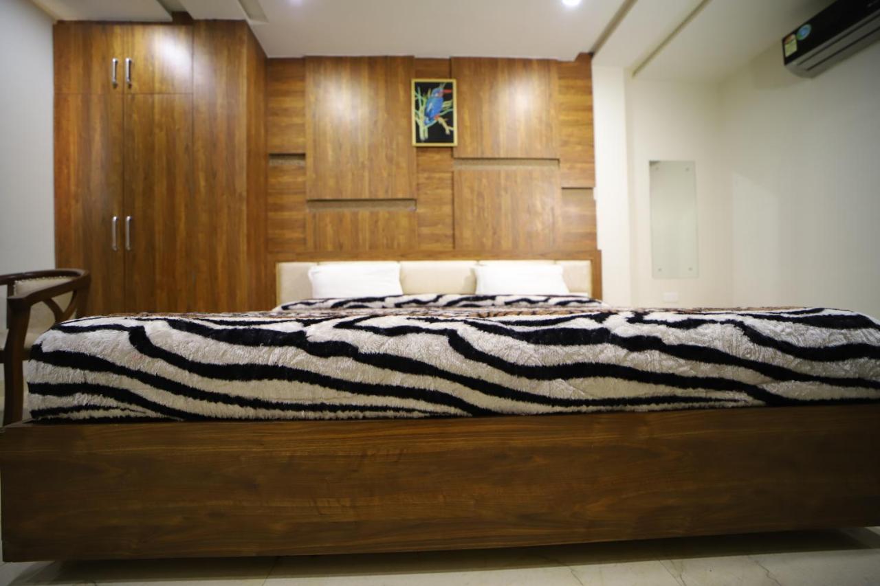 Hotel Royal Phoenix Agra  Bagian luar foto