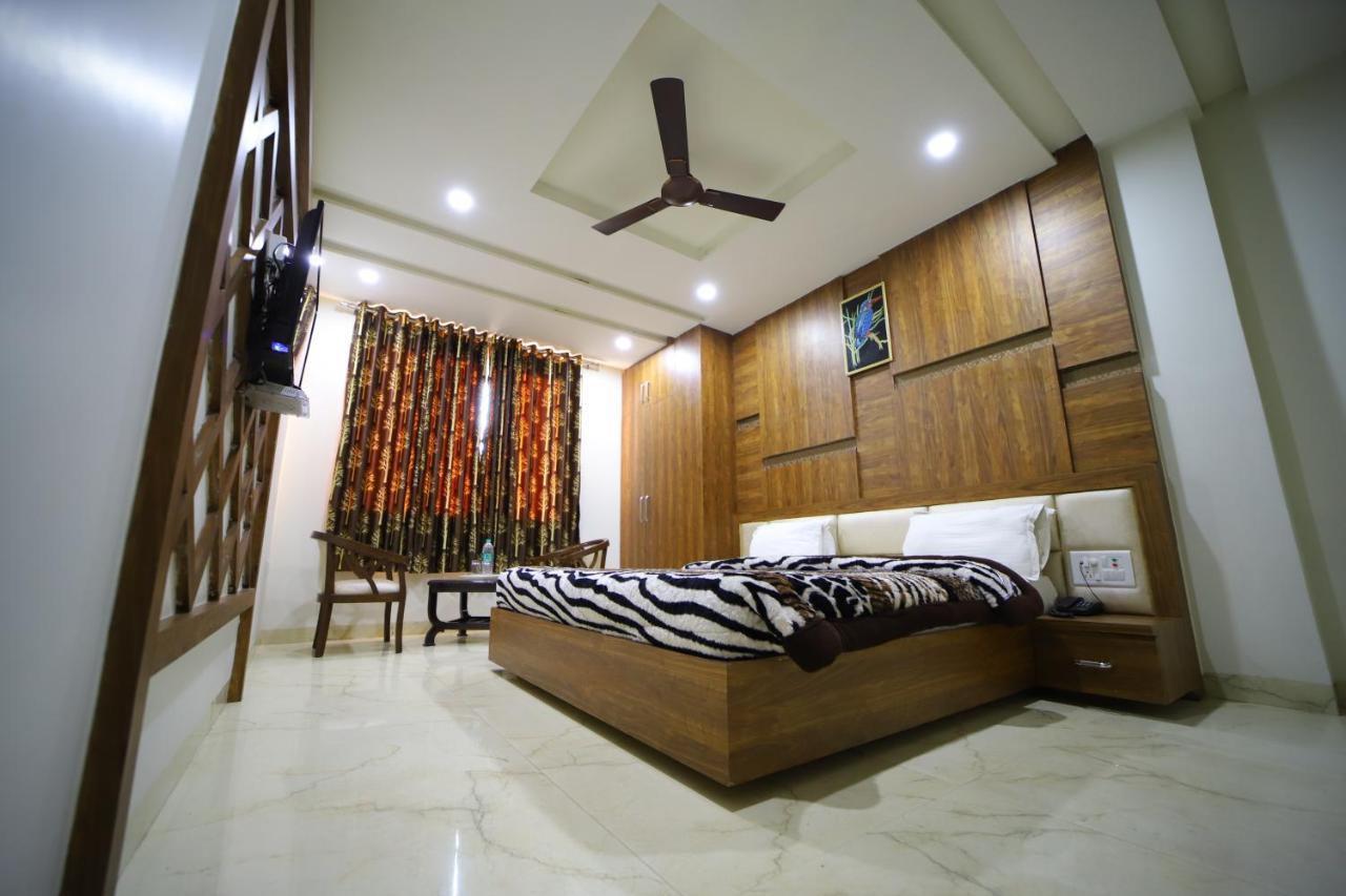 Hotel Royal Phoenix Agra  Bagian luar foto