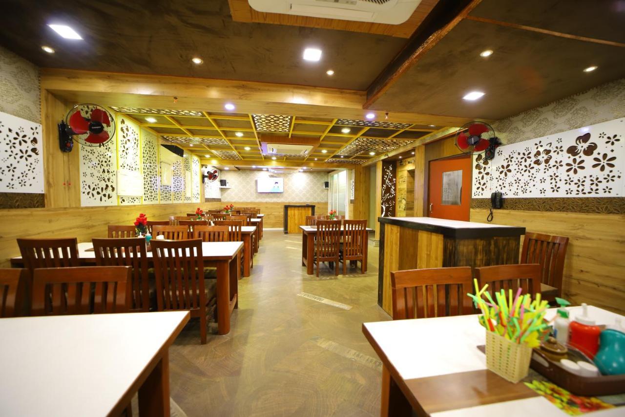 Hotel Royal Phoenix Agra  Bagian luar foto