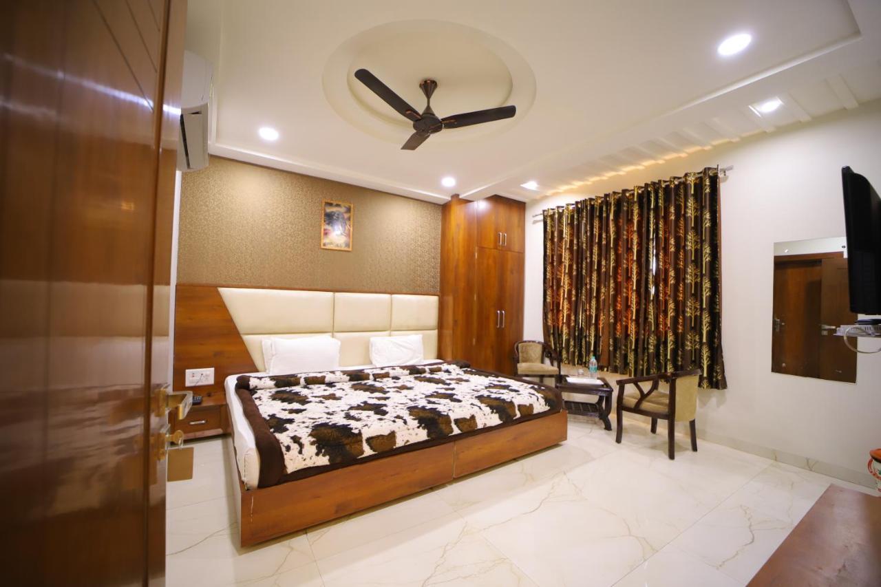 Hotel Royal Phoenix Agra  Bagian luar foto