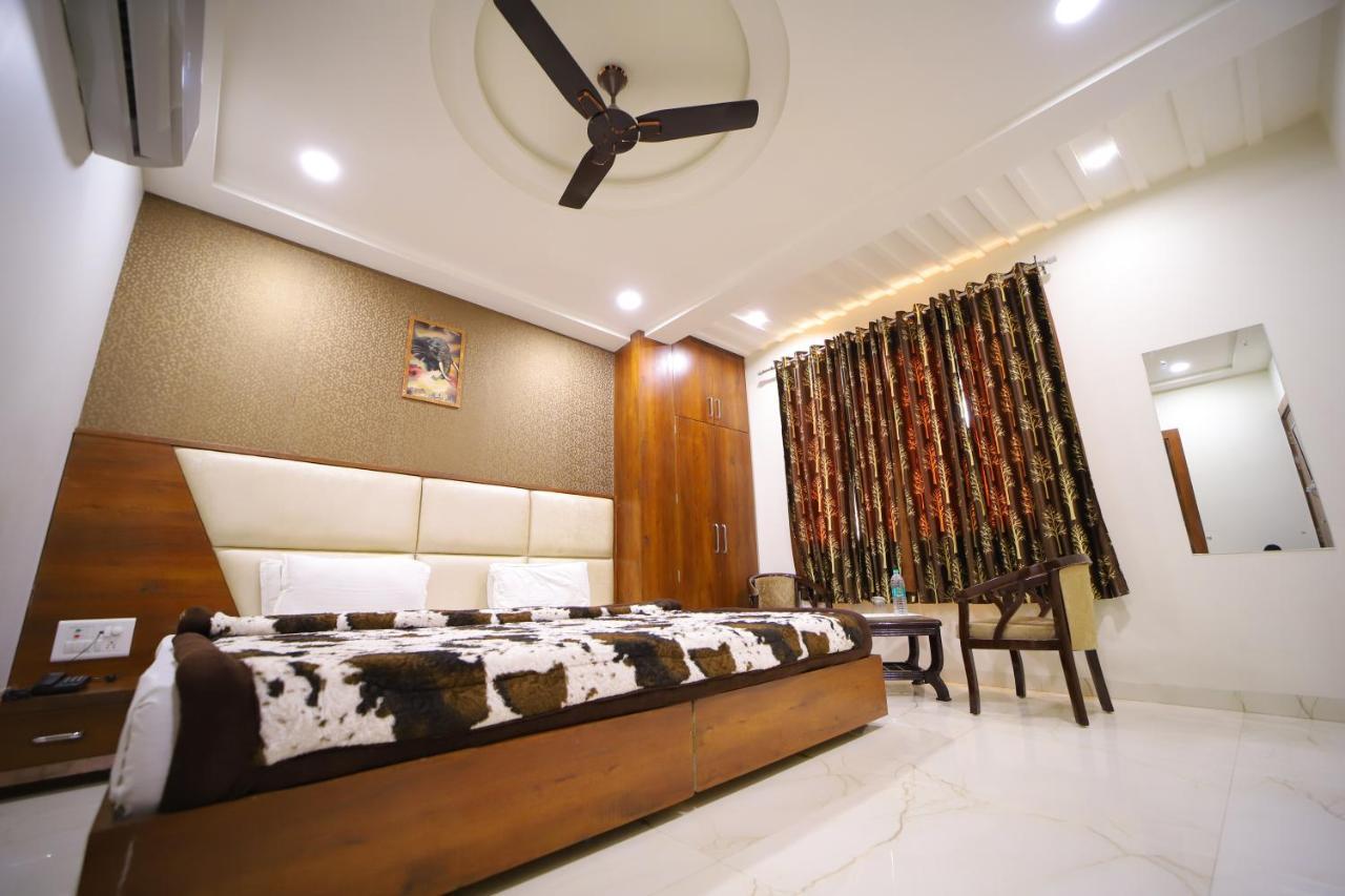 Hotel Royal Phoenix Agra  Bagian luar foto
